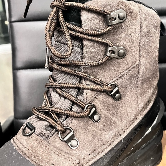 The North Face men snow boots - Picture 2 of 5